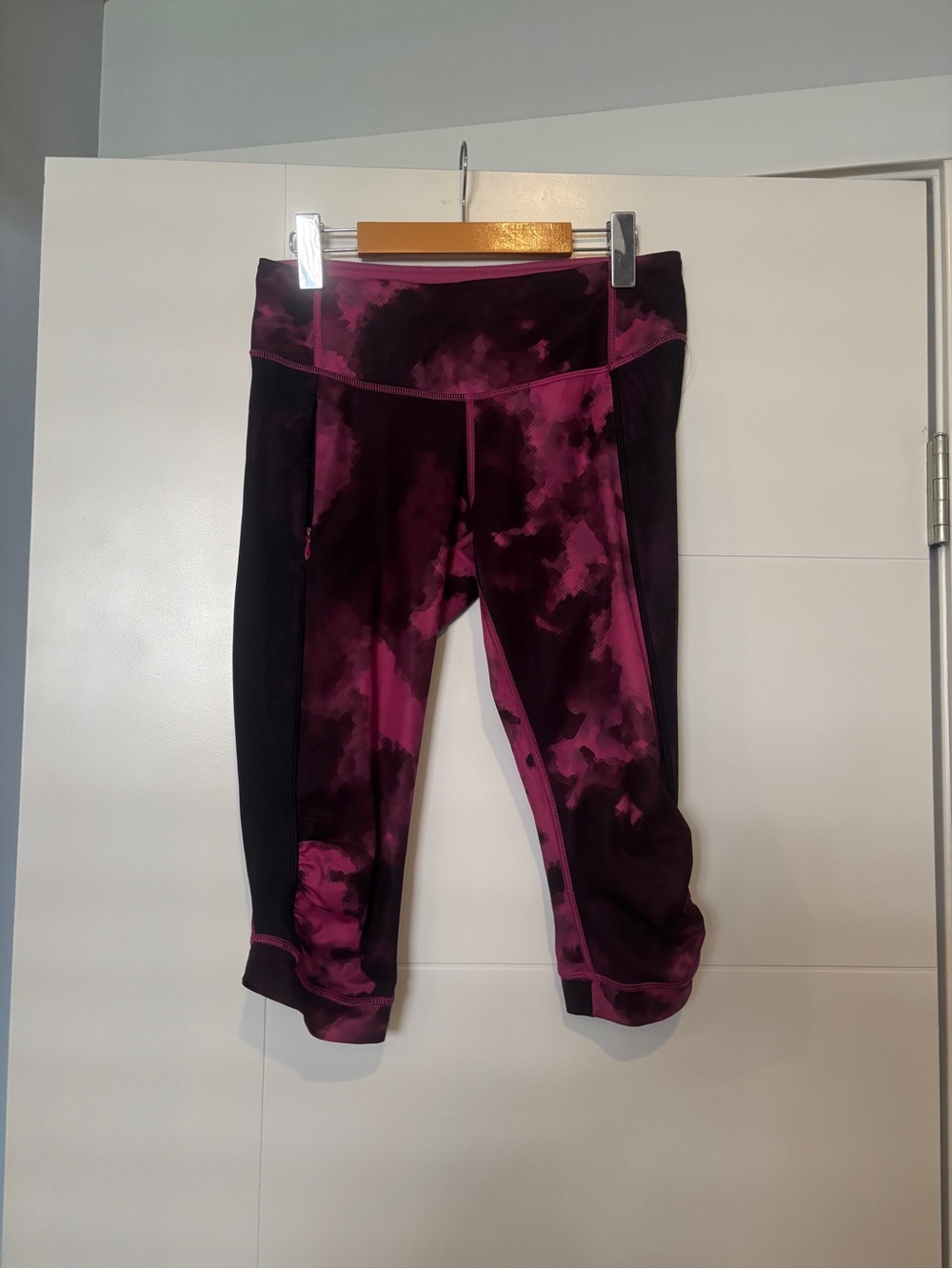 Lululemon Capris Blooming Pixie Raspberry Black / Black